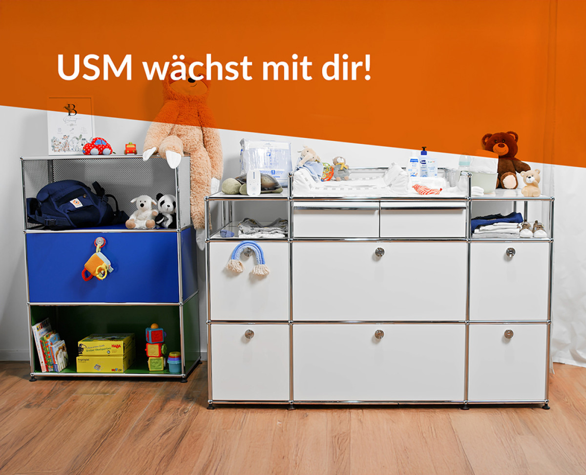 USM Möbel als modulare Wickel- und Aufbewahrungslösung im Kinderzimmer mit Spielzeug und Babyausstattung.