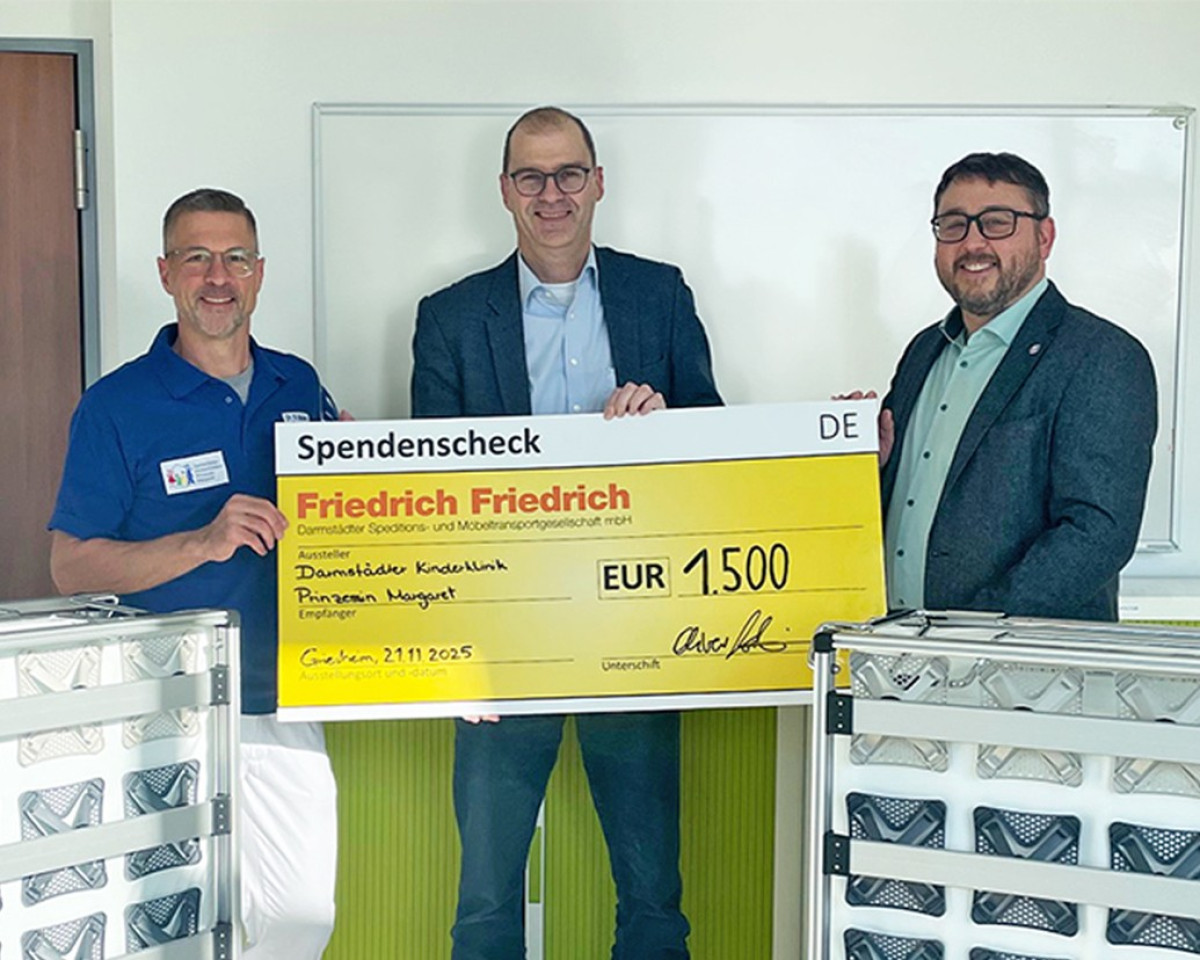 Übergabe eines 1.500‑Euro‑Spendenschecks von Friedrich Friedrich an die Darmstädter Kinderklinik Prinzessin Margaret