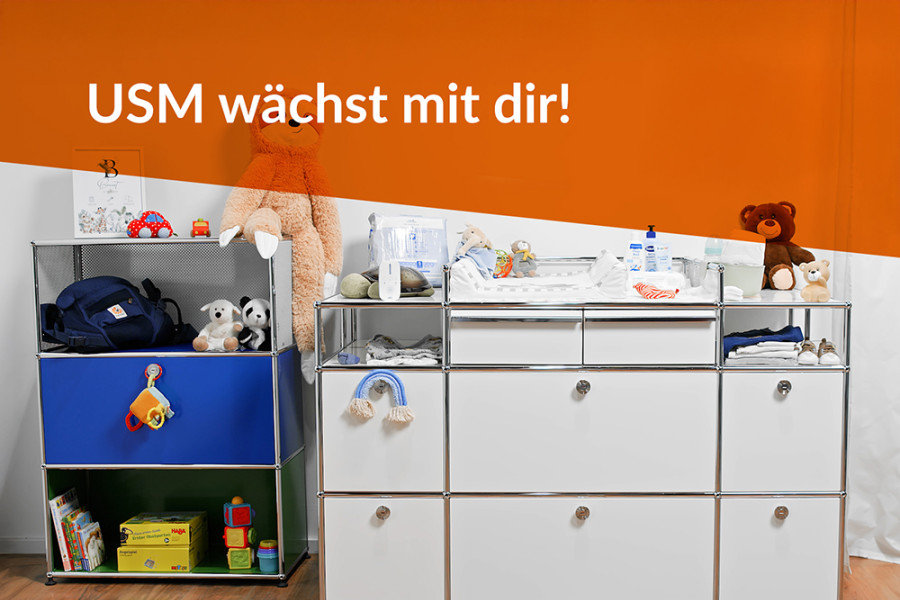 USM Möbel als modulare Wickel- und Aufbewahrungslösung im Kinderzimmer mit Spielzeug und Babyausstattung.