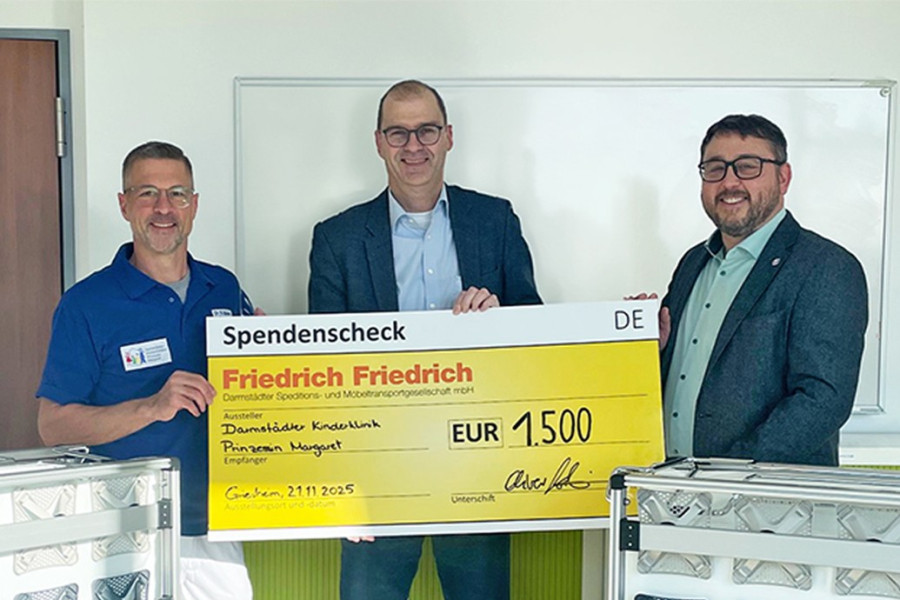 Übergabe eines 1.500‑Euro‑Spendenschecks von Friedrich Friedrich an die Darmstädter Kinderklinik Prinzessin Margaret