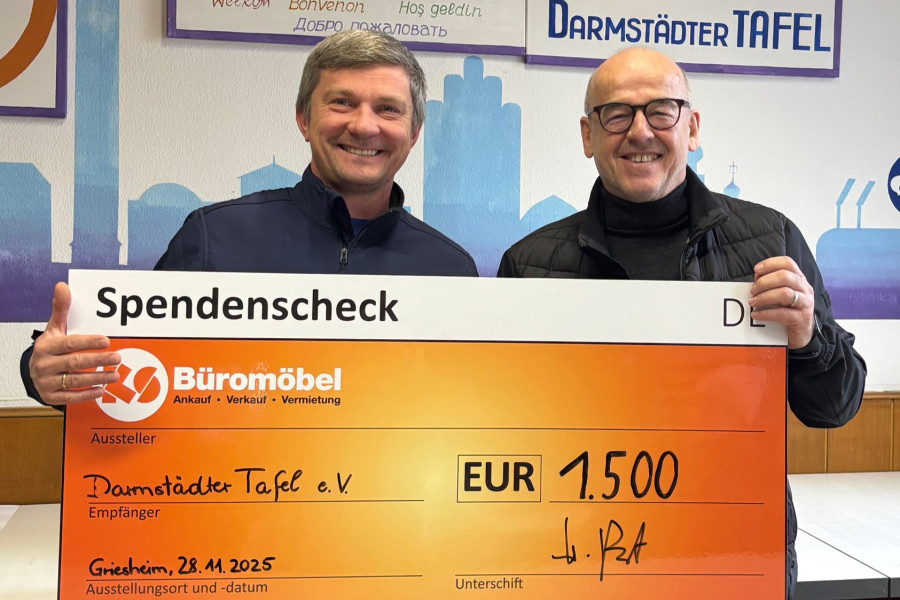 Übergabe eines 1.500‑Euro‑Spendenschecks von KS Büromöbel an die Darmstädter Tafel e. V.