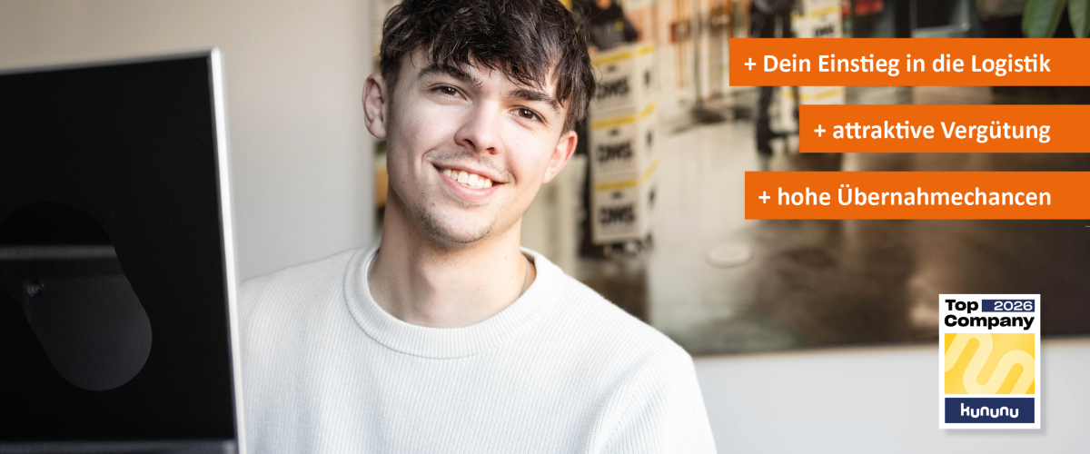 Auszubildender in Logistikunternehmen beim Planen eines Umzugs