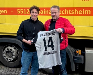 Fußball Umzug von Julian Baumgartlinger mit Höhne-Grass