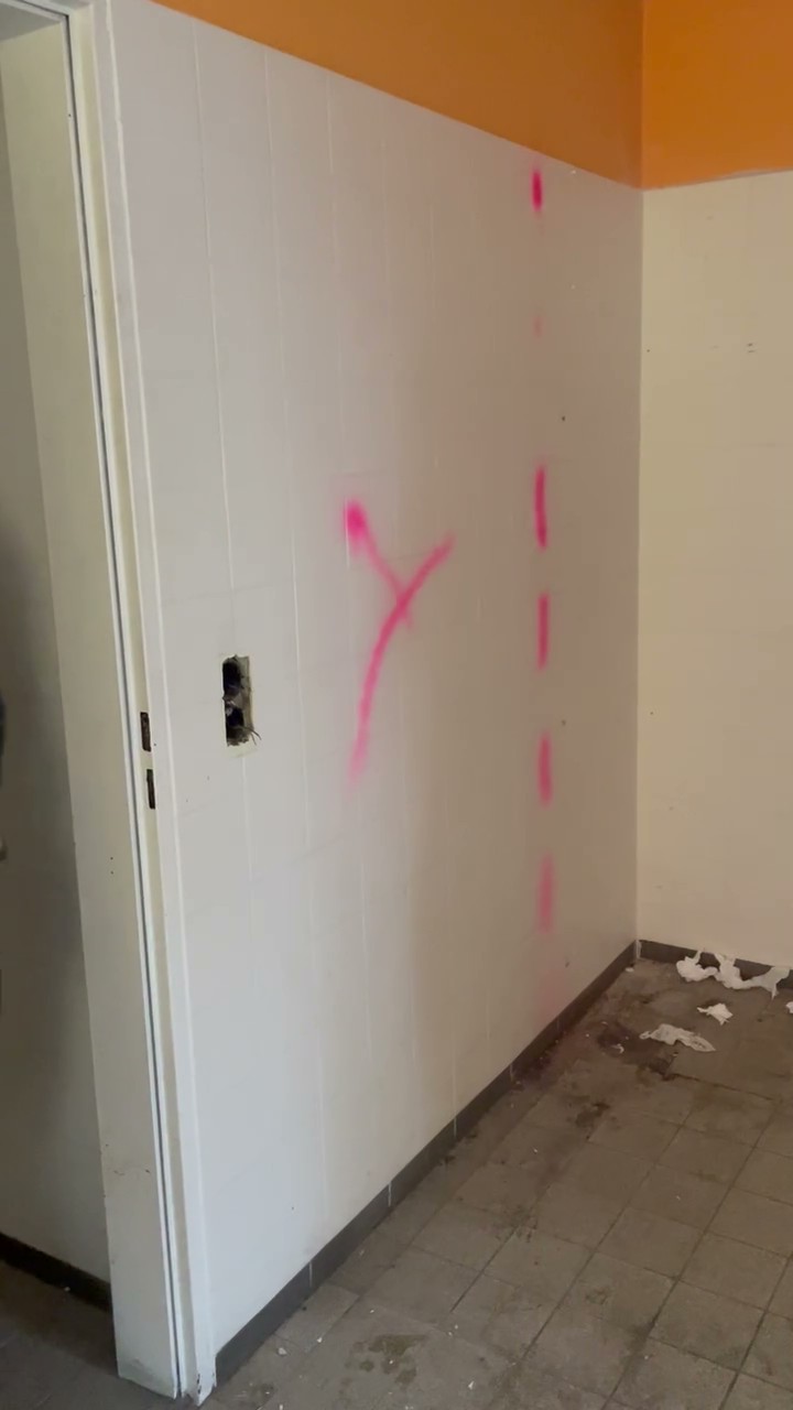 markierte Wand zum Entfernen